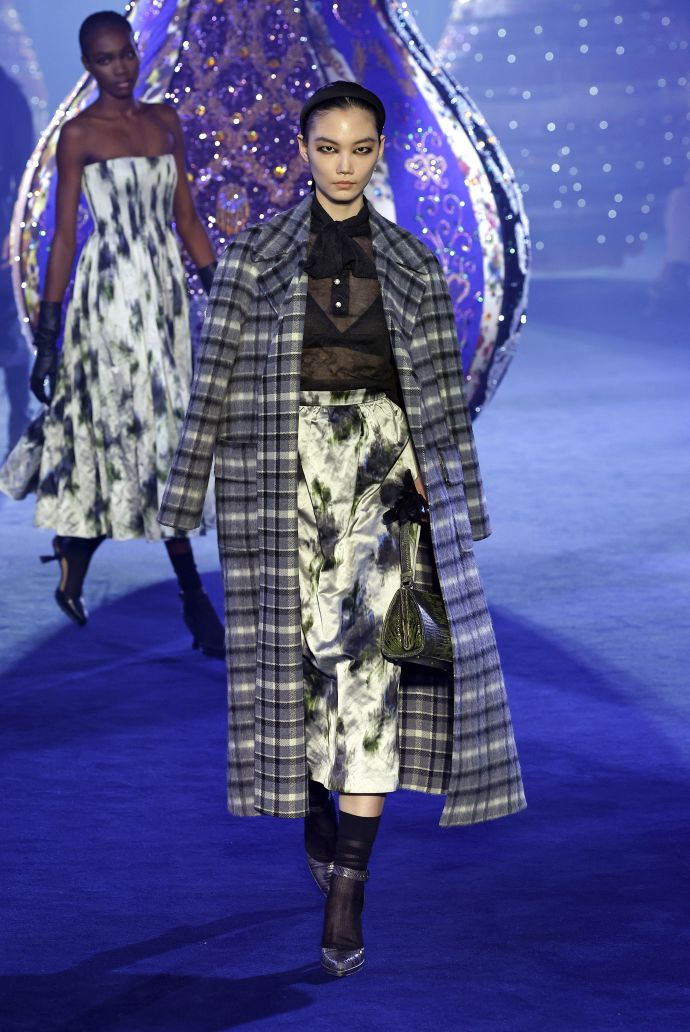 Дева Кассель, Шарлиз Терон и Галь Гадот посетили показ Christian Dior в рамках Недели моды в Париже. ТОП самых завораживающих образов из новой коллекции модного дома