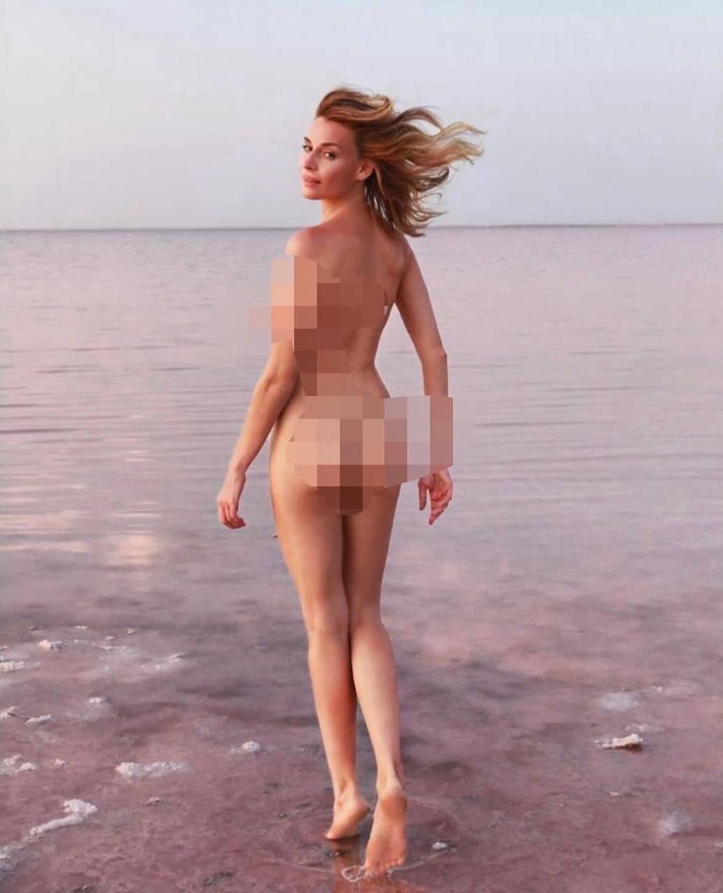 Любовь Толкалина показала голую попку с непривычного ракурса и поплатилась  за это репутацией: фото без цензуры