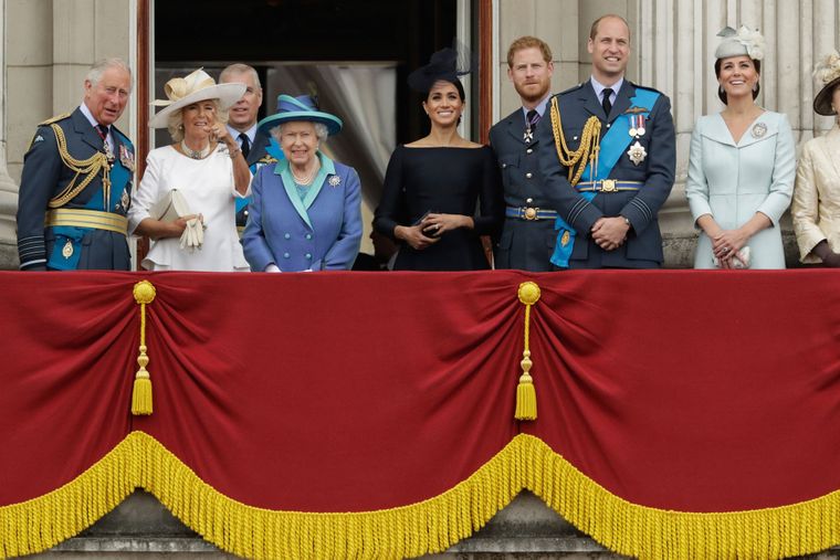 Меган Маркл и принцу Гарри не разрешили стоять на балконе рядом с членами королевской семьи