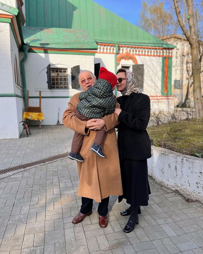 Татьяна Брухунова поделилась трогательными семейными снимками с Евгением Петросяном и подросшим сыном 