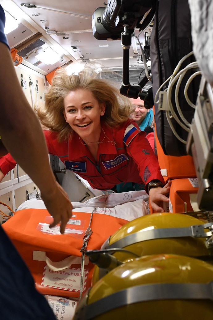 «Я там выгляжу лучше, чем на Земле»: актриса Юлия Пересильд раскрыла секреты красоты в космосе