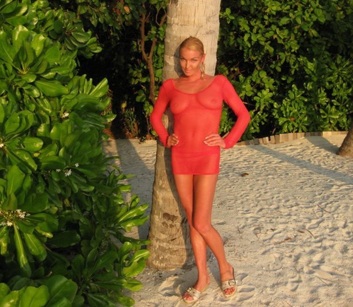 Анастасия Волочкова посветила голой грудью на модном показе. ТОП самых откровенных нарядов Анастасии Волочковой