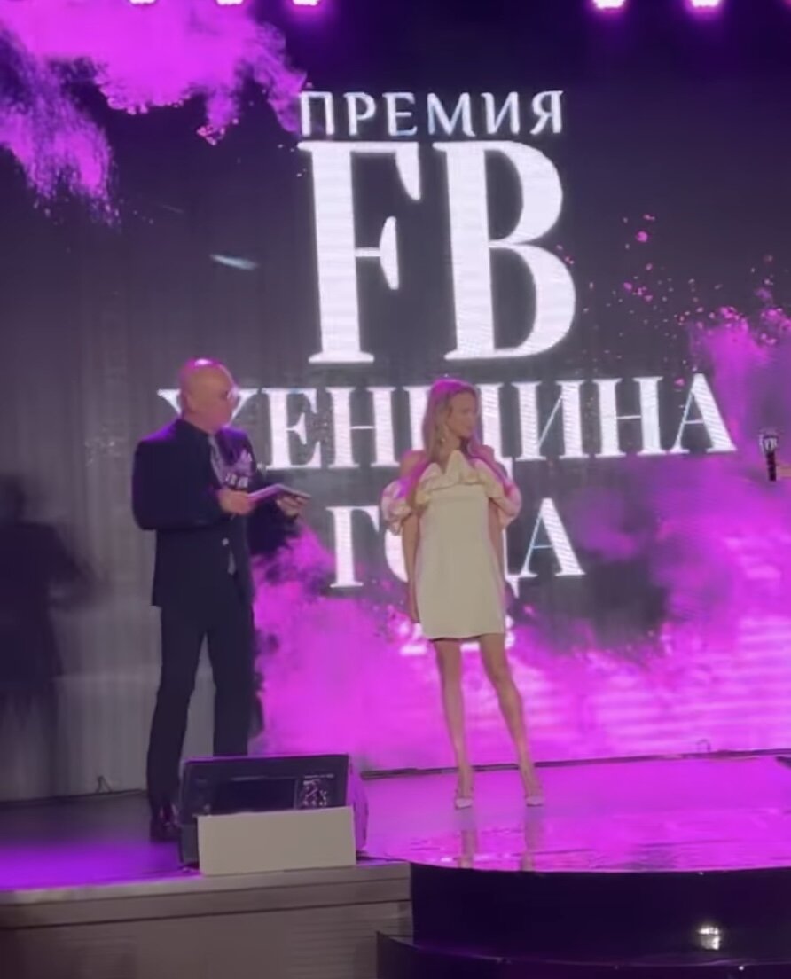 Юная невеста Курбана Омарова получила премию «Открытие года», однако ведущий мероприятия Дмитрий Нагиев всё испортил своим сарказмом