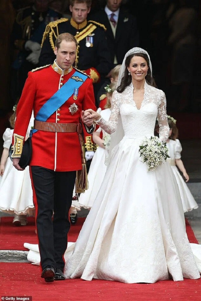 «Простые и счастливые»: принц Уильям и Кейт Миддлтон поделились новым снимком в честь 12-й годовщины свадьбы