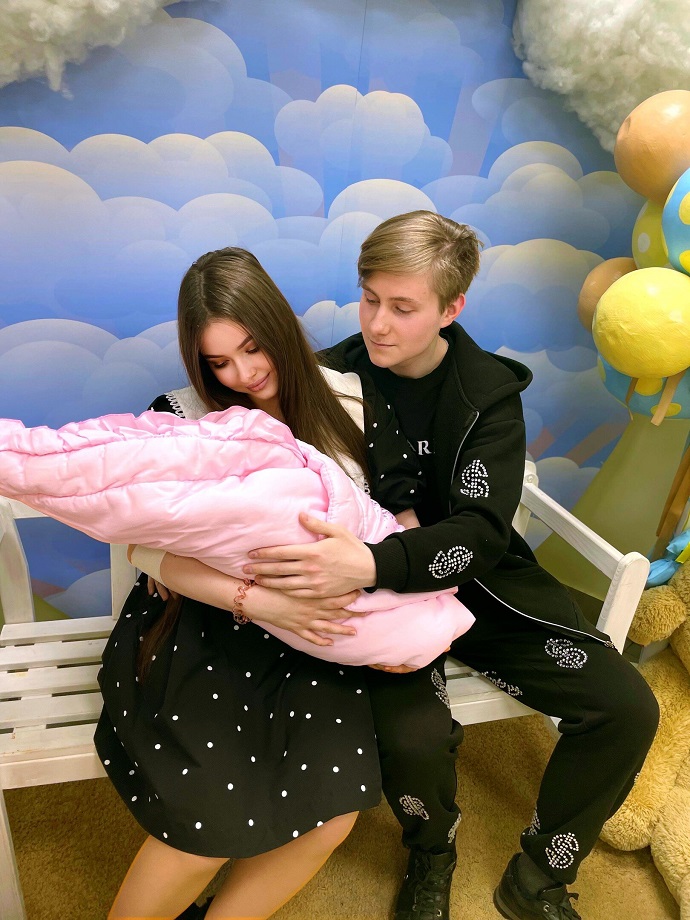 «Талия образовалась нереальная»: звезда сериала «Воронины» Мария Ильюхина показала фигуру спустя месяц после родов