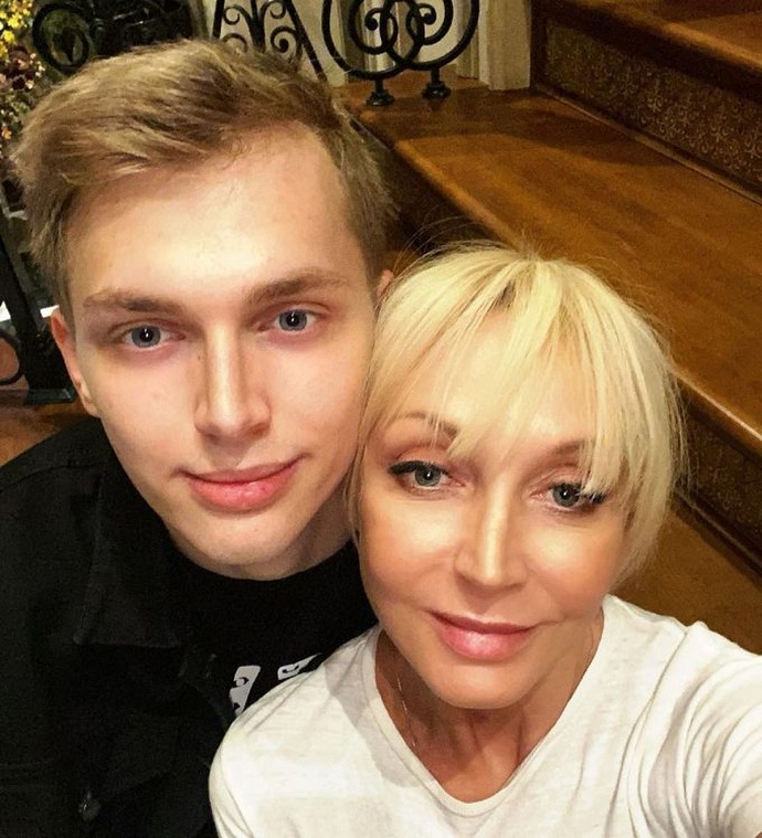 «Дени, 25»: Кристина Орбакайте поделилась архивным фото с младшим сыном и поздравила его с днем рождения 
