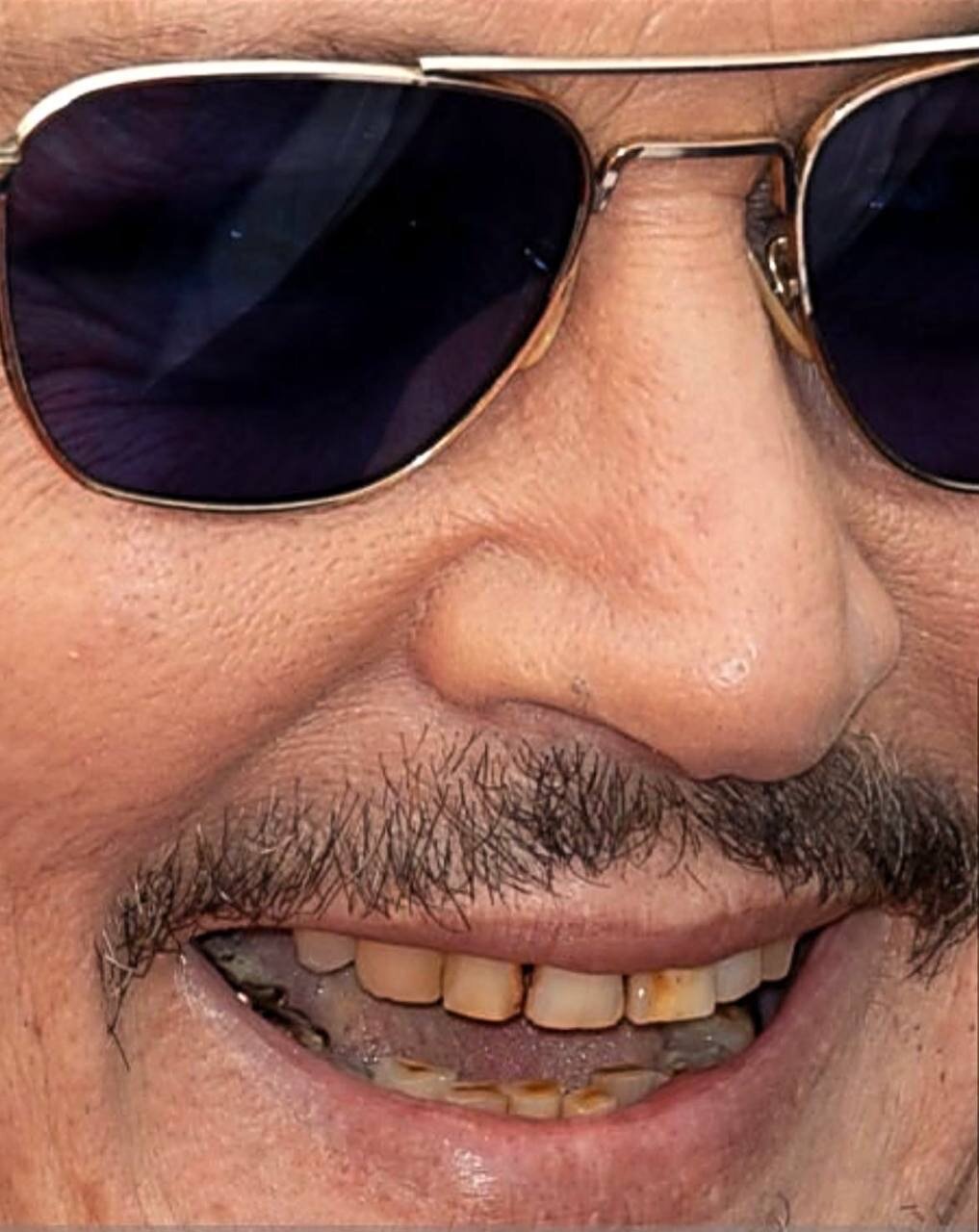 «Зато не виниры»: когда Джонни Депп открыл рот, поклонники по всему миру пришли в ужас, глядя на его зубы