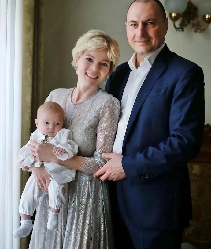 «Приревновала к моей славе и успеху »: дочка Анастасии Волочковой не хочет видеть ее на своем выпускном вечере 