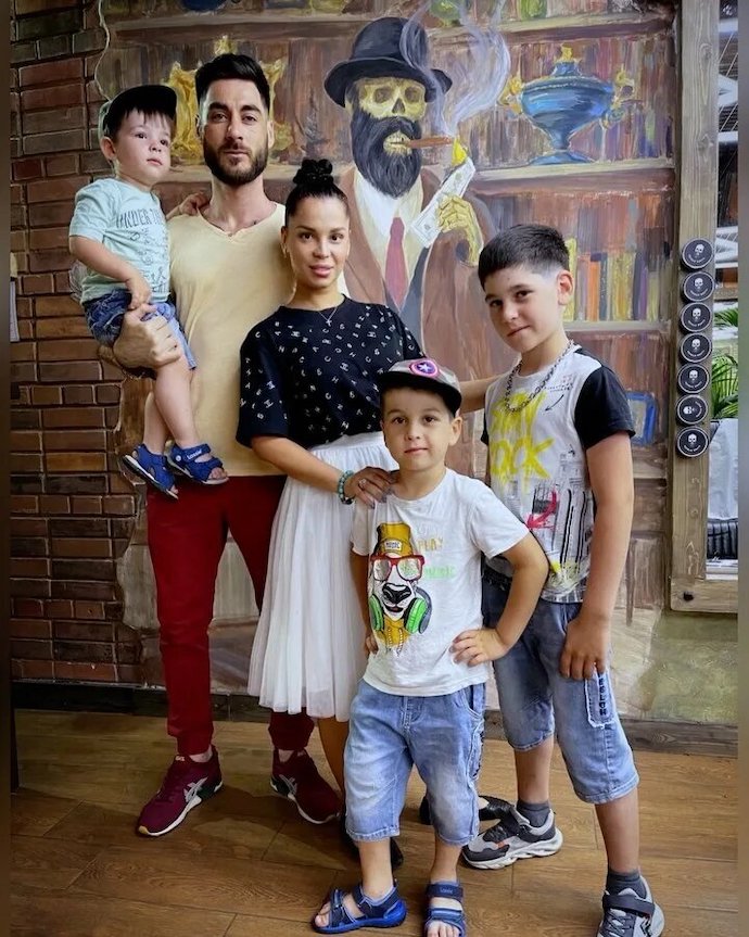 Звезда «Дома-2» Юлия Салибекова рассказала о том, как три ее сына от прошлых отношений относятся к ее будущему мужчине