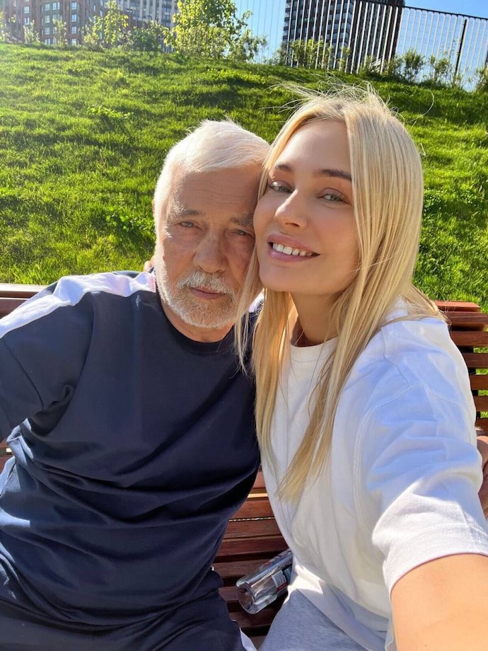 Похожи: Наталья Рудова опубликовала совместную фотографию со своим отцом 