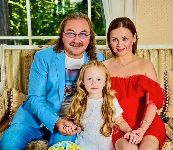 «Нужно решать»: Юлия Проскурякова откровенно рассказала о семейной жизни с Игорем Николаевым
