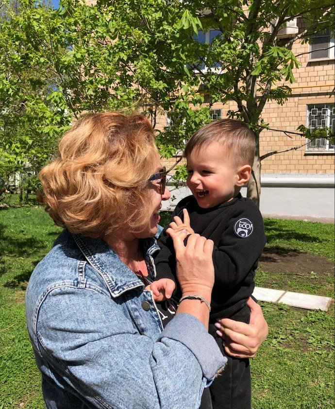 «Я его вижу не так часто»: мама Тимати оправдалась за редкие встречи с младшим внуком от модели Анастасии Решетовой 