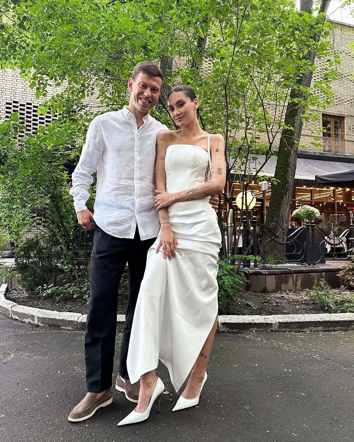 Недавно женившийся футболист Федор Смолов рассказал, сколько денег ему нужно в месяц для комфортной жизни в столице 