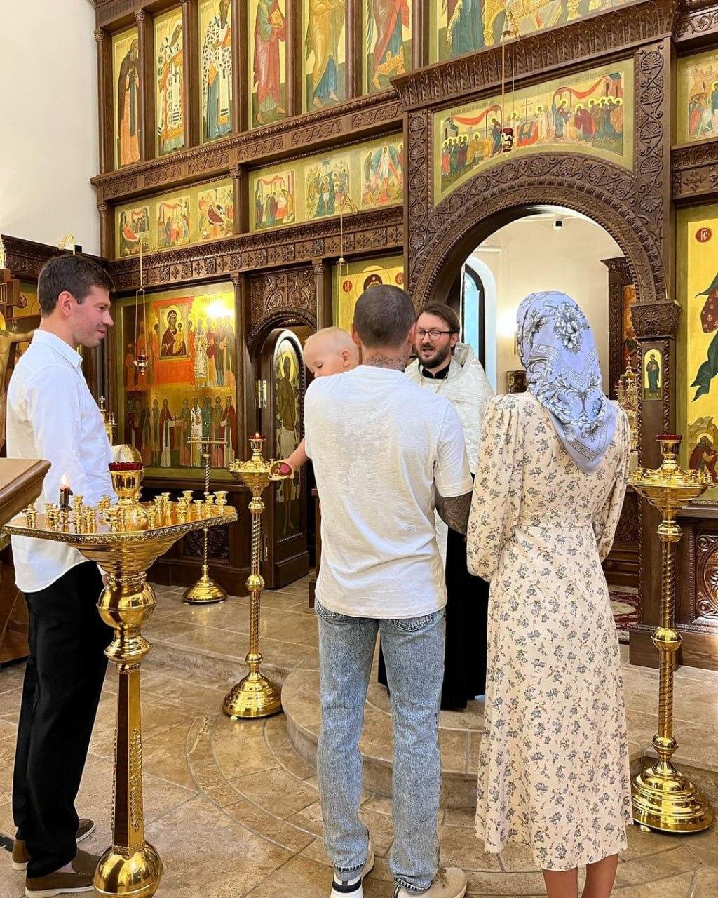 Павел Мамаев показал фото с крестин годовалого сына