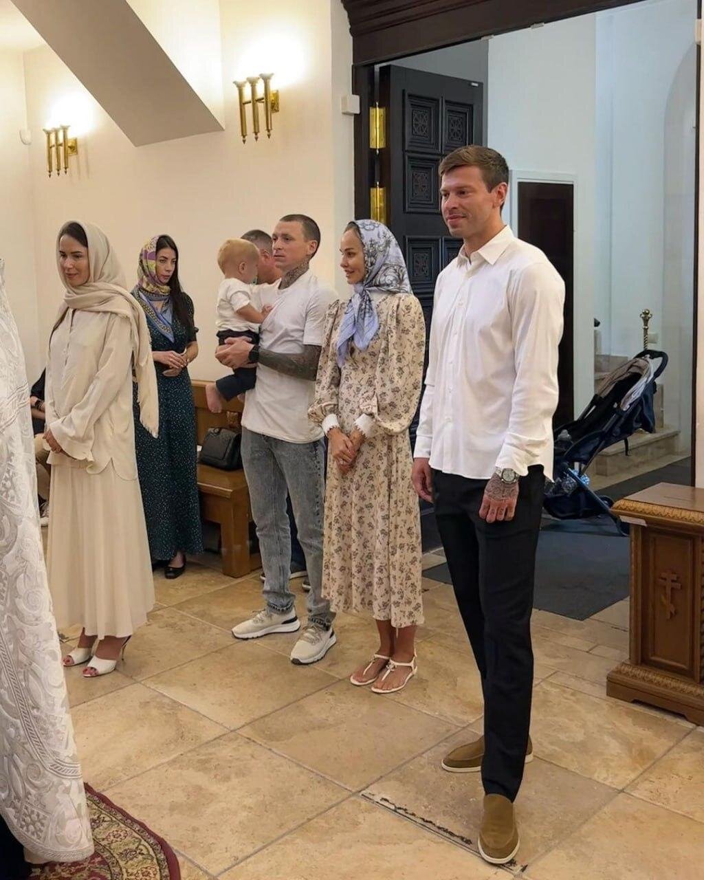 Павел Мамаев показал фото с крестин годовалого сына