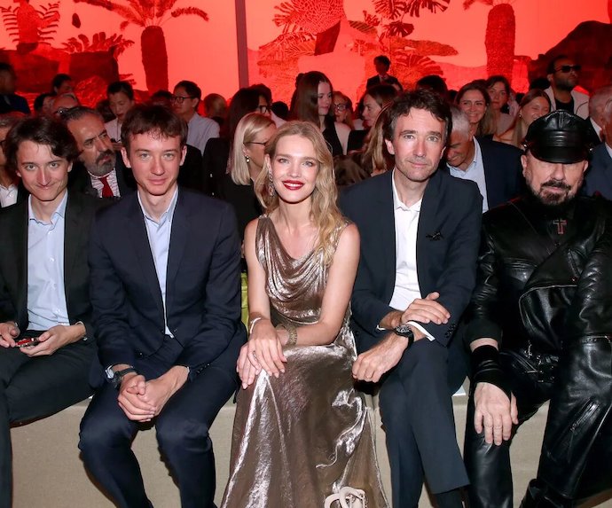 Наталья Водянова вместе с мужем-миллиардером появилась на показе Christian Dior