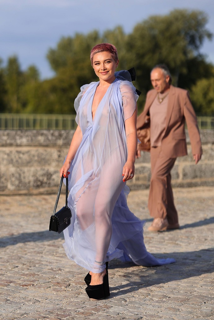 Флоренс Пью вышла в свет в совершенно прозрачном платье на голое тело