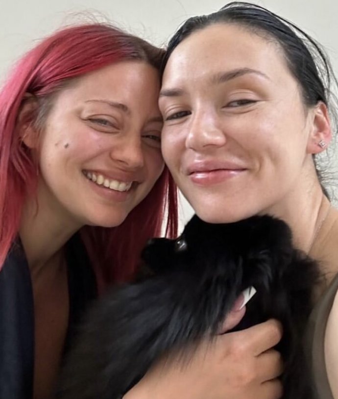 «Женская дружба есть»: Ольга Серябкина и Катя Кищук поделились совместным фото без макияжа