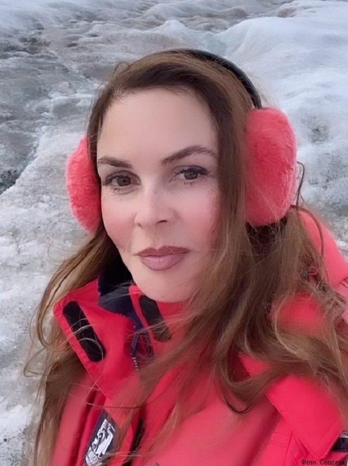 «Чем дальше, тем краше»: Екатерина Андреева восхитила поклонников снимком в купальнике из Арктики