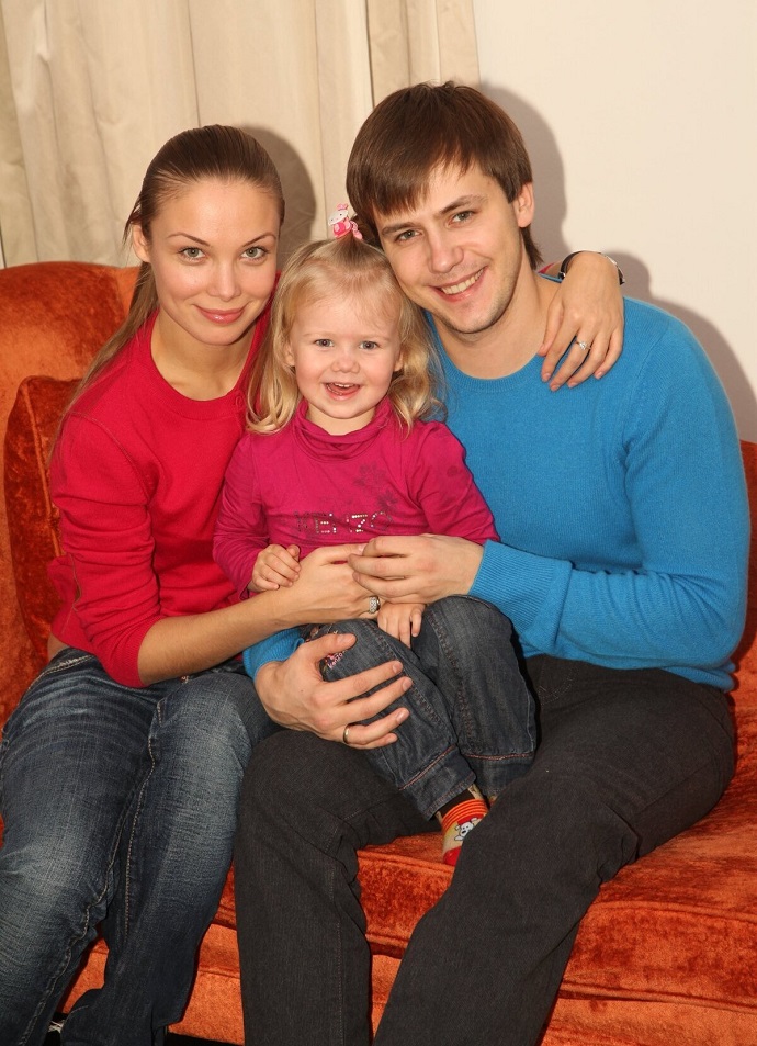«Сама так решила»: Иван Жидков рассказал, почему его 13-летняя дочь съехала от матери Татьяны Арнтгольц и ее нового мужа 