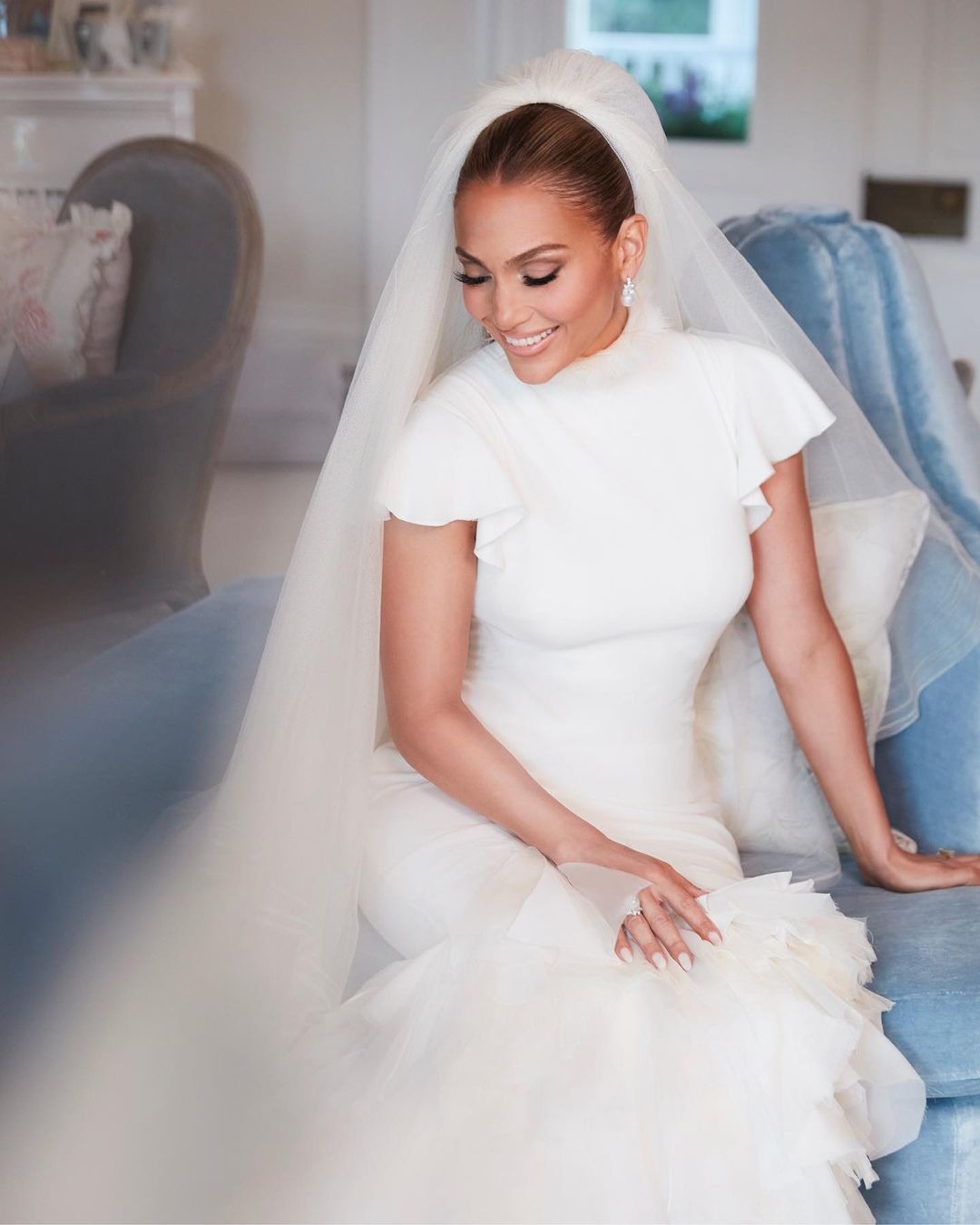 Дженнифер Лопес отметила годовщину свадьбы с Беном Аффлеком, показав новые фото со свадьбы