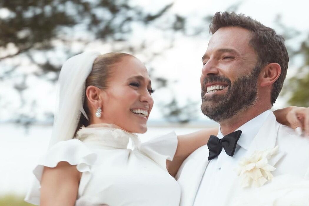 Дженнифер Лопес отметила годовщину свадьбы с Беном Аффлеком, показав новые фото со свадьбы