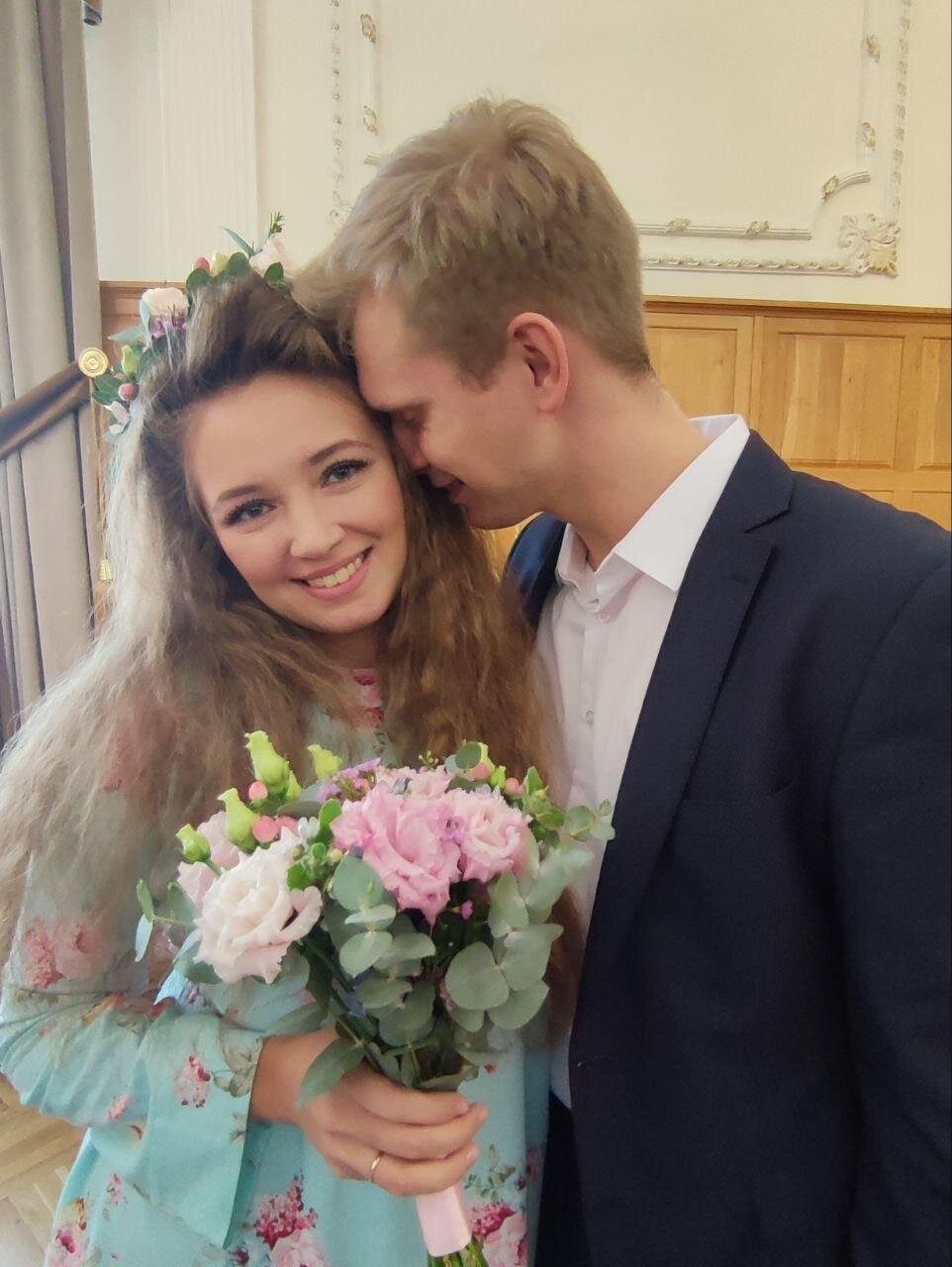 Ольга Дроздова и Дмитрий Певцов выдали замуж свою приёмную дочь, фото со свадьбы. А также ТОП фото жаркого «мохнатого» стриптиза от новоиспечённой тёщи Ольги Дроздовой