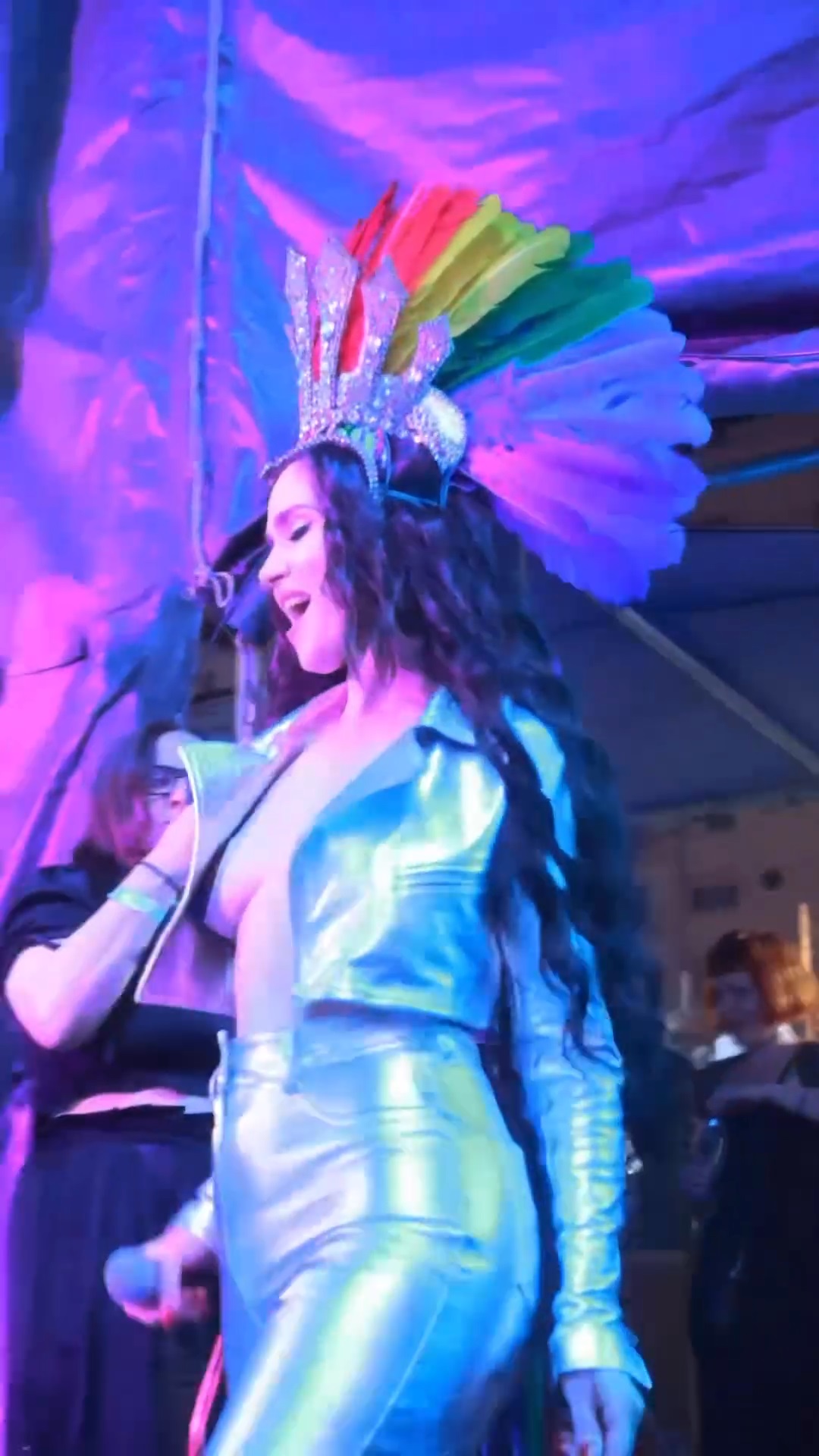 Обнажив грудь, Наталья Орейро зажгла на гей-параде. Топ фото, пока еще гражданки России, горячей Натальи Орейро с радужного мероприятия