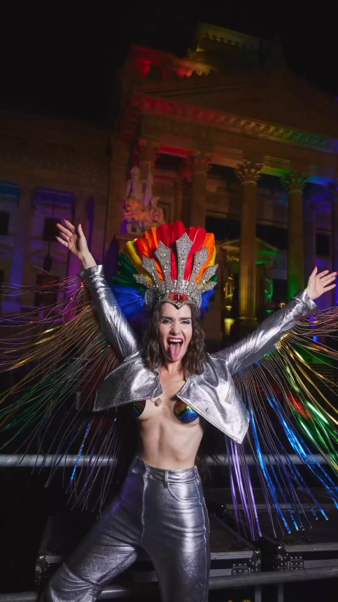 Обнажив грудь, Наталья Орейро зажгла на гей-параде. Топ фото, пока еще гражданки России, горячей Натальи Орейро с радужного мероприятия