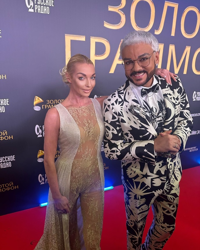 «Нищебродское быдло»: Анастасия Волочкова никак не успокоиться после того, как Сергей Лазарев не стал с ней фотографироваться на красной дорожке «Нищебродское быдло»: Анастасия Волочкова никак не успокоиться после того, как Сергей Лазарев не стал с ней фотографироваться на красной дорожке