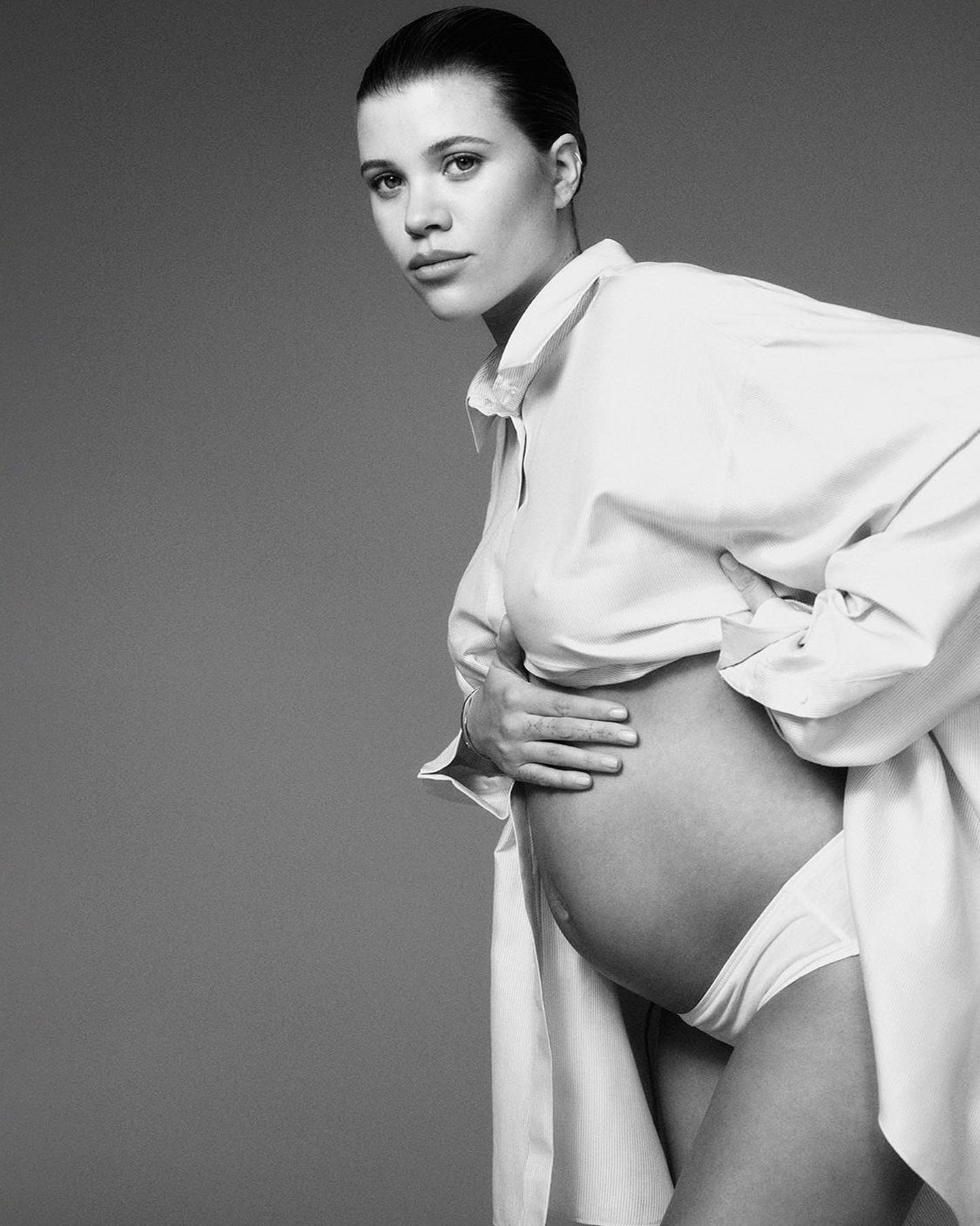 Софи Ричи объявила о своей беременности откровенной фотосессией в журнале. Топ фото Софи Ричи для Vogue