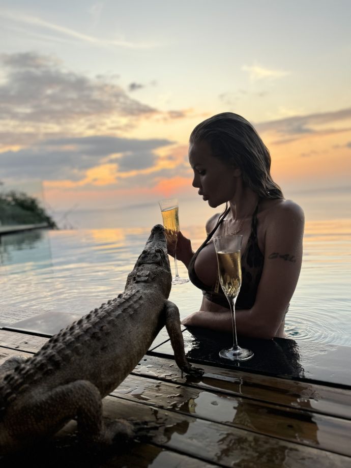 Елена Галицына вместо свидания отправилась на Пхукет целоваться с крокодилом
