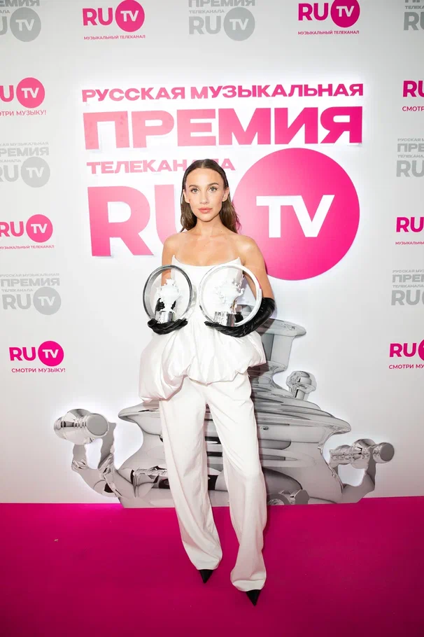 Что еще интересного было на премии RU.TV, кроме поцелуя Агаты Муцениеце и Ивана Чуйкова