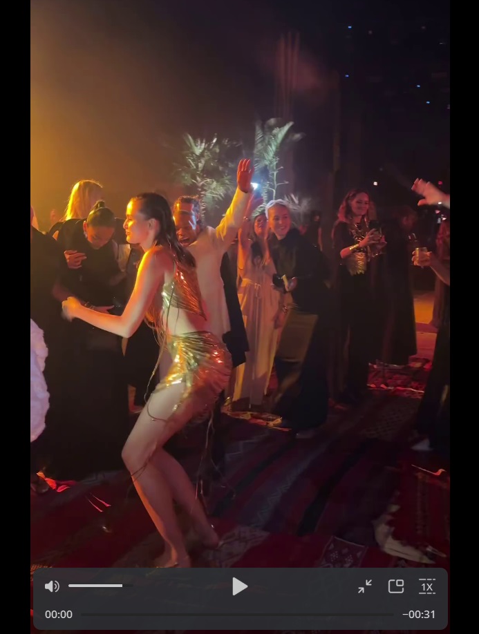 Подруга миллиардера Владислава Доронина модель Кристина Романова стала на своей вечеринке госпожой, а Кристина Агилера пела ей песни