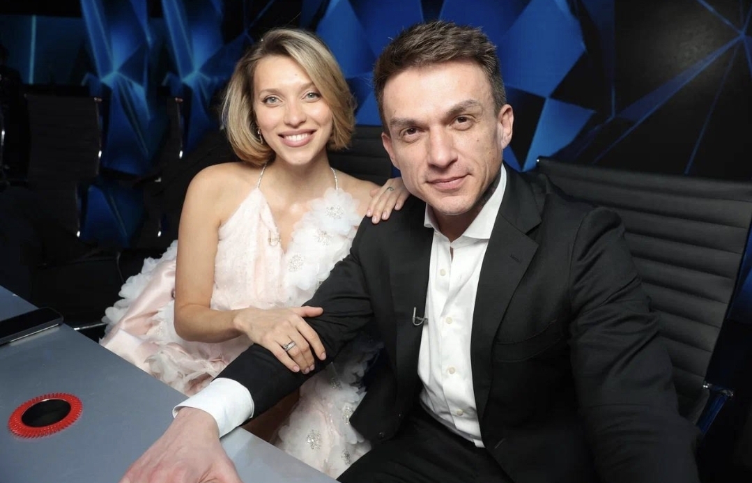 Беременная третьим ребёнком Регина Тодоренко привела мужа на шоу "Маска"
