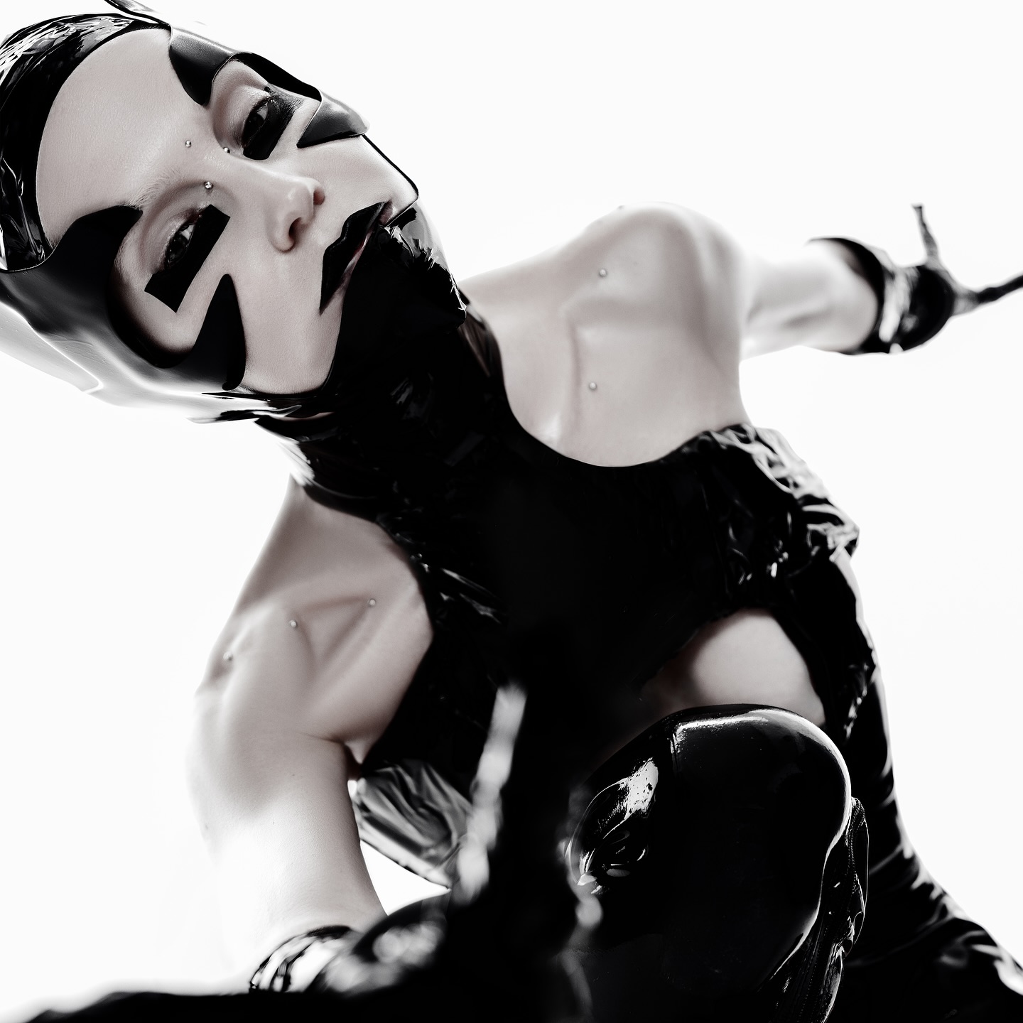 Наташа Чистякова-Ионова превращается из глюкозы в лимонную кислоту