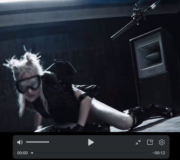 Трансформации Глюкозы превратили её в cyberpunk кролика с голой попой