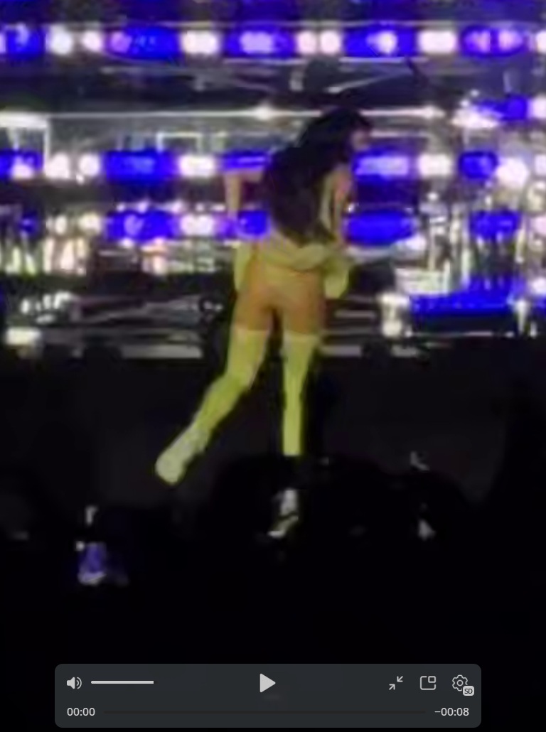 Кэти Перри показала попу в Абу-Даби