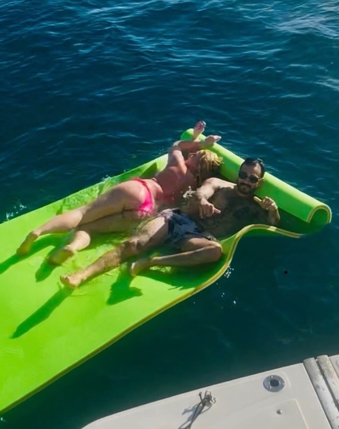 Бритни Спирс вывезла нового бойфренда на морскую прогулку Бритни Спирс вывезла нового бойфренда на морскую прогулку