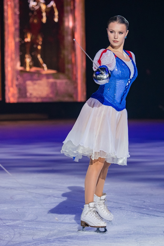 Регина Тодоренко, Лера Кудрявцева, Мария Мельникова и другие звезды стали гостями на аншлаговой премьере ледового шоу «Белоснежка» Евгения Плющенко и Яны Рудковской Регина Тодоренко, Лера Кудрявцева, Мария Мельникова и другие звезды стали гостями на аншлаговой премьере ледового шоу «Белоснежка» Евгения Плющенко и Яны Рудковской