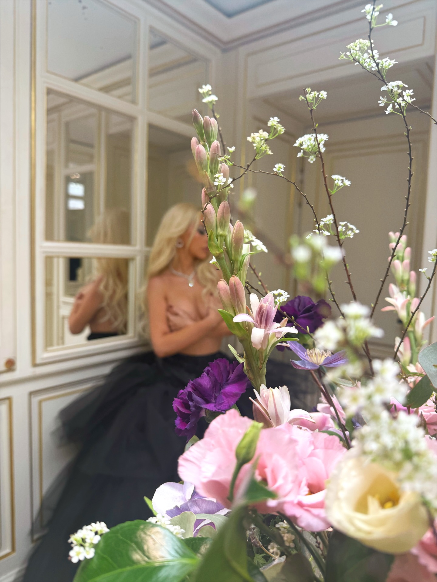 Кристина Агилера устроила в Париже фотосессию топлесс Кристина Агилера устроила в Париже фотосессию топлесс