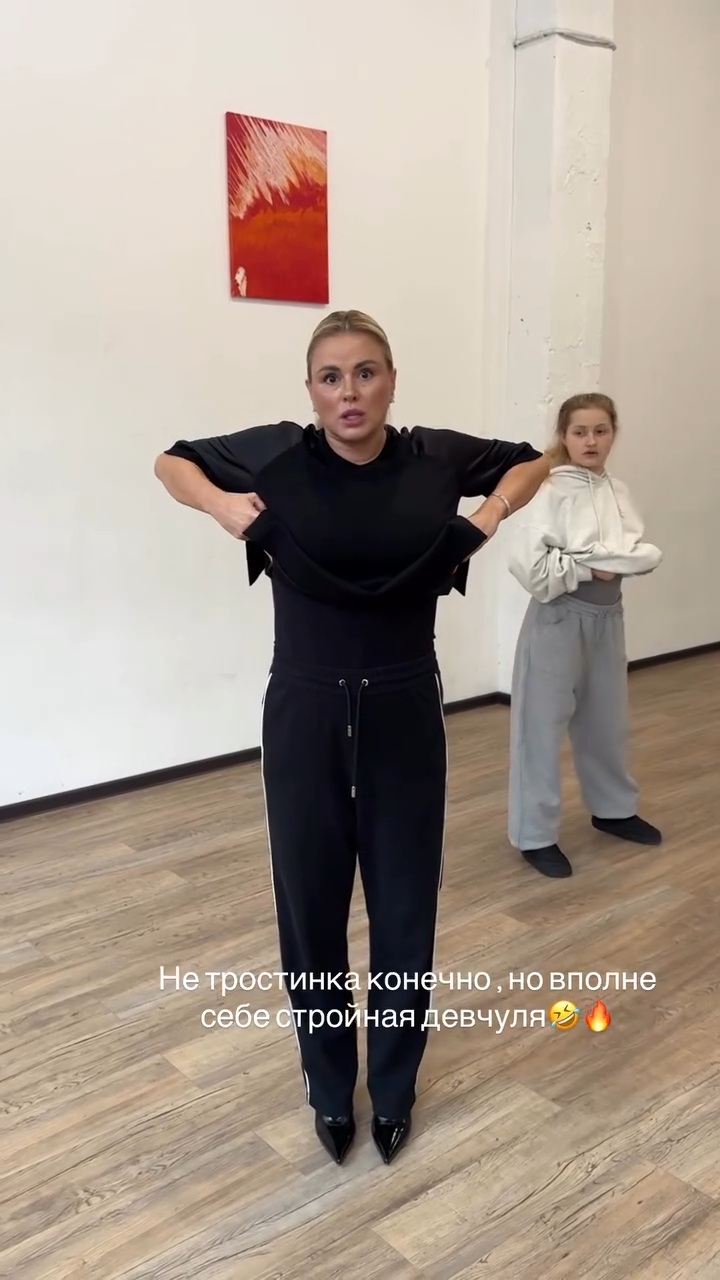 Анна Семенович уверяет, что видео, где она с огромным животом, не настоящее