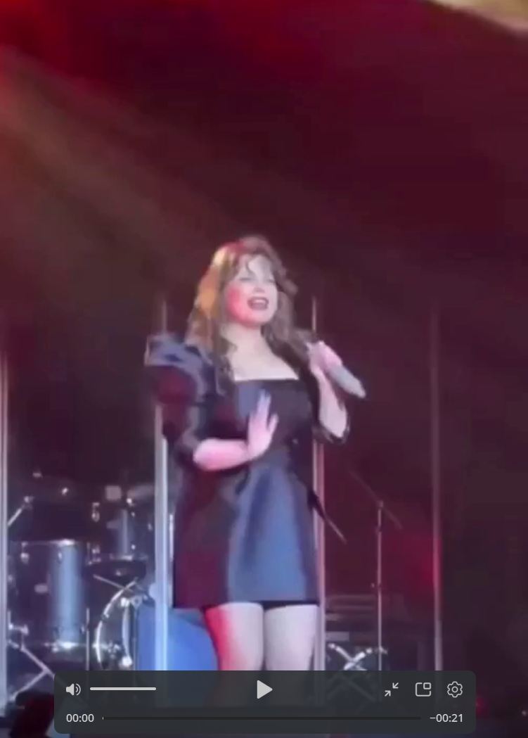 Подтанцовка Наташи Королевой возбудила зрителей Краснодара Подтанцовка Наташи Королевой возбудила зрителей Краснодара