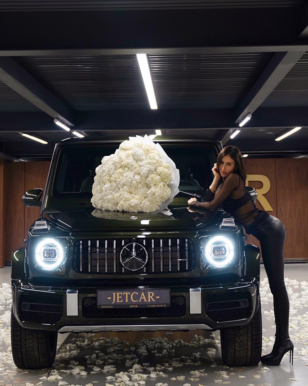 Тимоти начал баловать свою новую подружку дорогими подарками