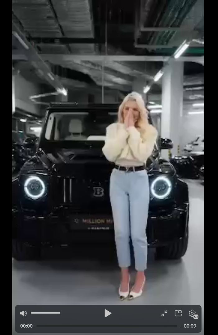 Тимоти начал баловать свою новую подружку дорогими подарками