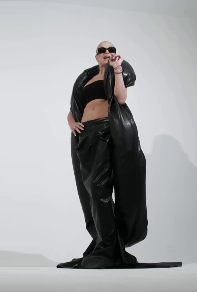 Рекламный тизер песни Анастасии Волочковой оказался интереснее самого трека