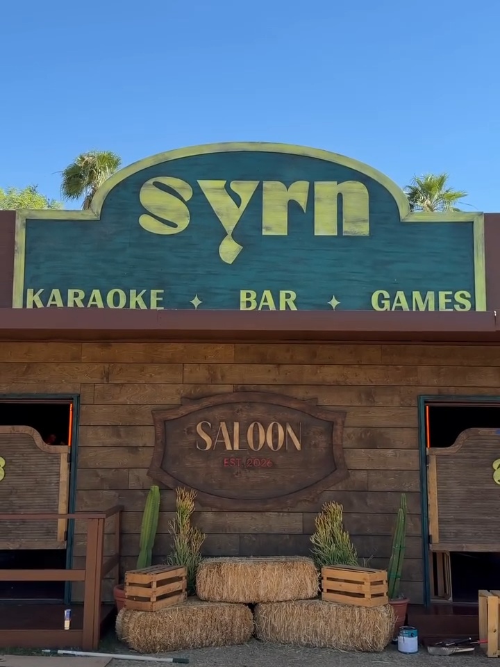 Сидни Суини бросила в толпу поклонников трусы